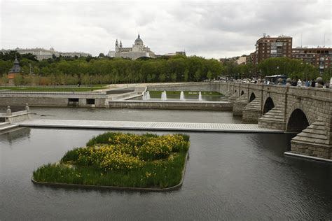 Puente del Rey y Puerta del Rey en Madrid Río